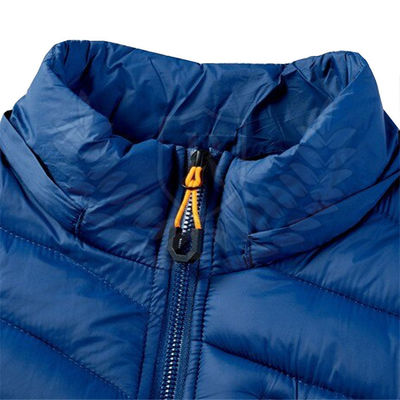 L'hiver de veste capitonné par décolleur d'hommes gardent la veste chaude campante de bulle